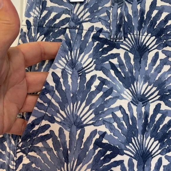 Vineyard Vines Women's Shorts - Picture 2 of 6